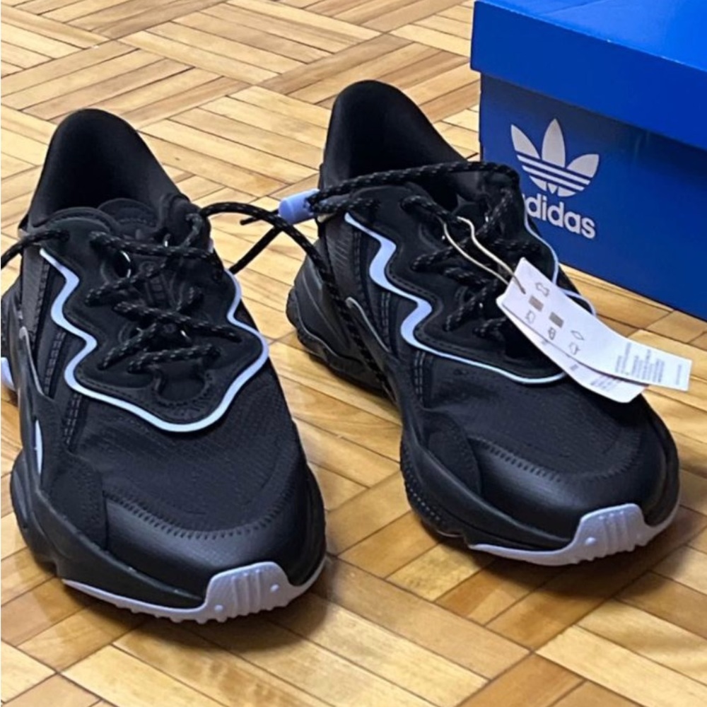 Adidas Sneakers